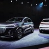 アウディ SQ6 e-tron（向かって左）とQ6 e-tron