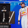 フェルスタッペン選手とルイ・ヴィトンの特製トランクに収納されたF1日本GP優勝トロフィー