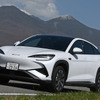 【BYD シーライオン7 新型試乗】大きなサイズは手に余る？ 長距離で実感した「充電受け入れ能力」の凄み…諸星陽一