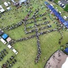 「隼」の人文字