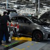 組立工程 足廻り搭載工程（GRファクトリー）