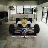 カフェのオープンを記念し展示される F1 マシン「ウィリアムズ・レーシング FW12」©Peaches. Japan