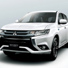 三菱『アウトランダーPHEV』（先代）