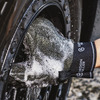 洗車に向いた季節の到来に合わせて、モチベが上がるカーウォッシュギアが新登場！［特選カーアクセサリー名鑑］