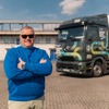 メルセデスベンツ『eActros 600』とドライバーのマルコ・ヘルグレーヴェ氏