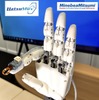 HatsuMuvのロボットハンド「HatsuHand」にミネベアミツミの小型6軸力覚センサー「MMS101」を組み込んだ
