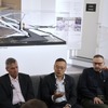 GACのデザイン・アウォード作品展示室。中央はデザイン担当副社長のファン・ツァン、右はミラノ・センター長のステファン・ジャナン