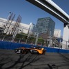 ターン13。上空はゆりかもめの引き込み線（東京 E Prix 2024）　(c) Formula E