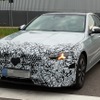メルセデスベンツ『Cクラス』新型、量産仕様のプロトタイプがついに出現！ 変更点を完全解説