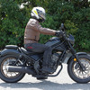 ホンダ レブル250は今回の改良でライディングポジションを変更。シートも高反発タイプに。