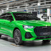 アウディ『Q3』次期型は今夏デビューへ、ハンガリー工場が生産100万台