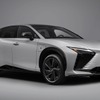 レクサス『RZ』がパワーアップ、米2025年モデルに最強の「550e F SPORT」も