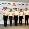 （左から）トヨタ中嶋氏、スバル藤貫氏、エネオスホールディングス藤山氏、マツダ梅下氏、日産モータースポーツ＆カスタマイズ木賀氏