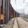 久米川第2号踏切・府中街道から撮影。画面右奥が東村山駅