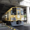 久米川第2号踏切・鷹の道。東村山駅を出発する国分寺線。黄色い電車は数を減らしつつある