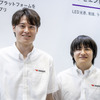 「パーソナルデザインメータ」担当の守屋龍誠氏（左）と「アンビエント照明システム」担当の前川航輝氏（右）
