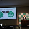 スライドで説明するパナソニックオートモーティブシステムズ 永易正吏社長