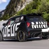 MINI、ニュル24時間レースに参戦準備完了！ 新デザインの「JCW」で走る 画像