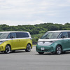VW ID. Buzz プロ・ロングホイールベース（左）とVW ID. Buzz プロ（右）