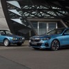 BMW「540i xDriveレガシィエディション」（右）と3代目5シリーズの540i