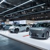 中国ジーリー、香港市場で存在感拡大…電動タクシー1000台納車とeVTOL展示