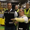 6月23日のCEO就任を前に、米国ミシガン州の主要工場2施設を視察したステランティスのアントニオ・フィローザ氏(左)