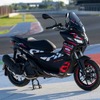 アプリリア、MotoGPマシンのグラフィックを再現したスクーター『SR GT 200レプリカ』を発売、61万6000円