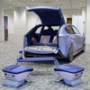次世代のスマートキャビン「Saphir」。車内のシートやフロアボードなどを外へ持ち出し、屋外での利用も可能となる
