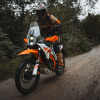 普通二輪免許で乗れる輸入アドベンチャー！KTM『390 アドベンチャーR』発表、97万9000円