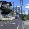 小金井市道573号線、二枚橋の坂（上から）