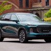エンジン併用で航続1400km以上、新エネ車ブランド「LEPAS」のPHEV『L8』が海外デビュー