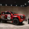 チーム三菱ラリーアート トライトンのレプリカが三菱自動車本社ショールームに展示されている