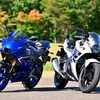 ヤマハ YZF-R25(左)とスズキ GSX250R(右)