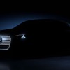 メルセデスベンツ『Cクラス』次期型を予告、光る大型グリル採用…初のEVも設定へ