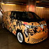 VWの電動ミニバン『ID.Buzz』がアートカーに、米アパレルブランドの新作発表会に登場