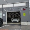 「テスラセンター千葉稲毛」には点検整備や車検を実施するサービス向上も併設している