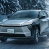 トヨタのEV『bZ4X』、一部改良で航続746kmに延長…480万円から 画像