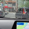 道を譲られたタクシーは、相手がAIとも知らず、ハザードランプで挨拶してくれた。