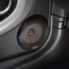 ミッドバスにはFLUX T160R2を用いる。取り付けはドアの前方下部を加工してアウターバッフル化する。