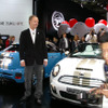 【フランクフルトモーターショー09ライブラリー】MINIロードスター、ケーキの中から登場