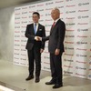 CarUX-パイオニア合同記者会見：イノラックスのホン会長兼CEO（向かって左）とパイオニアの矢原社長