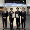 基本合意書締結式の様子。（左から）JALEC取締役 事業推進部長 秡川宏樹、JAL執行役員 イノベーション本部長 鈴木隆夫、ispace代表取締役CEO & Founder 袴田武史、JALUX執行役員 航空・空港事業本部長 毛利英史