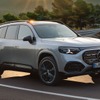 メルセデスベンツの小型3列シートSUV『GLB』に新型、まずはEVがデビュー…航続最大631km