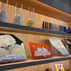 足利銘仙の素材の要である絹糸の展示