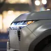ヘッドライトまわりのシャープな造形を引き立てる、マットプロテクションフィルムならではの上品な仕上がり