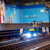 レッドブルRB8がマドリード地下鉄の線路を初走行