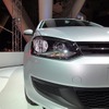 ポロ新型。ヘッドライトはハロゲンタイプ