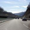 中北部は平野が続く退屈なドライブだが、スイス国境に近づくにつれて景色は表情豊かになる。