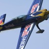 室屋義秀が操縦するExtra300S（体験飛行は2人乗りのExtra200を使用）