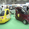 早稲田環境研究所の超軽量電気自動車ULV-IV。左は前作ULV-III
